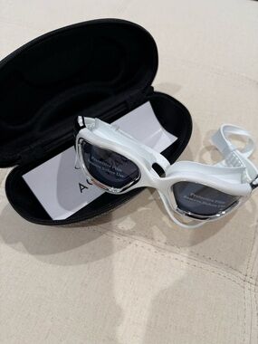Aqtivaqua White Swim Goggles with Tinted Lenses UNISEX